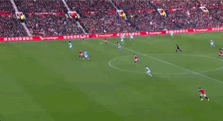 开云体育平台-护球算不算参与进攻？曼联争议球让足球专家吵翻天